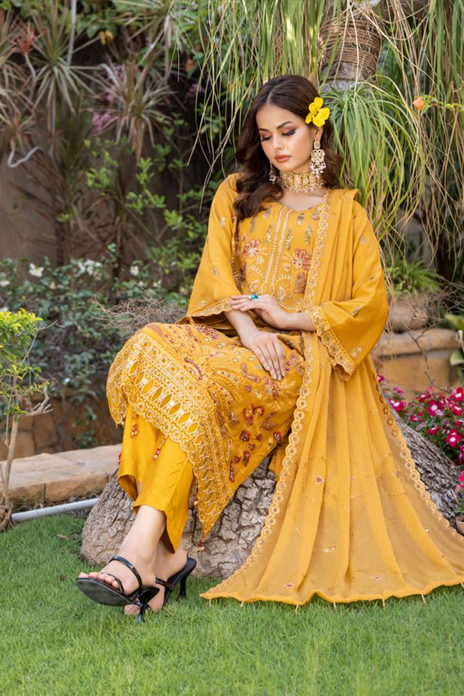Stunning unstitched 3-piece ensemble by Mahpara